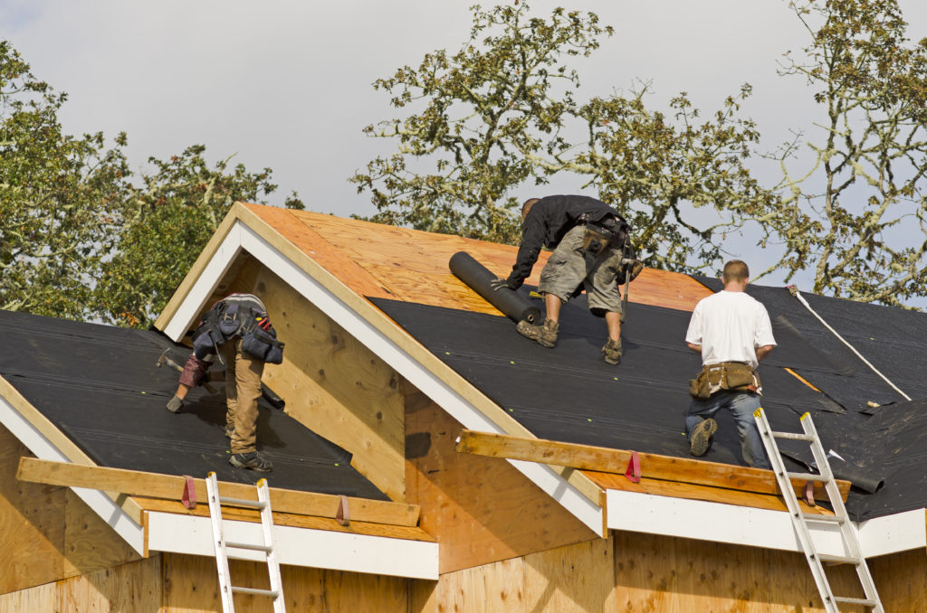 Roof with felt underlayment